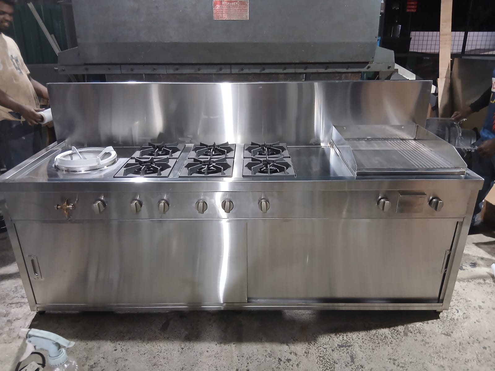 Commercial cooking range