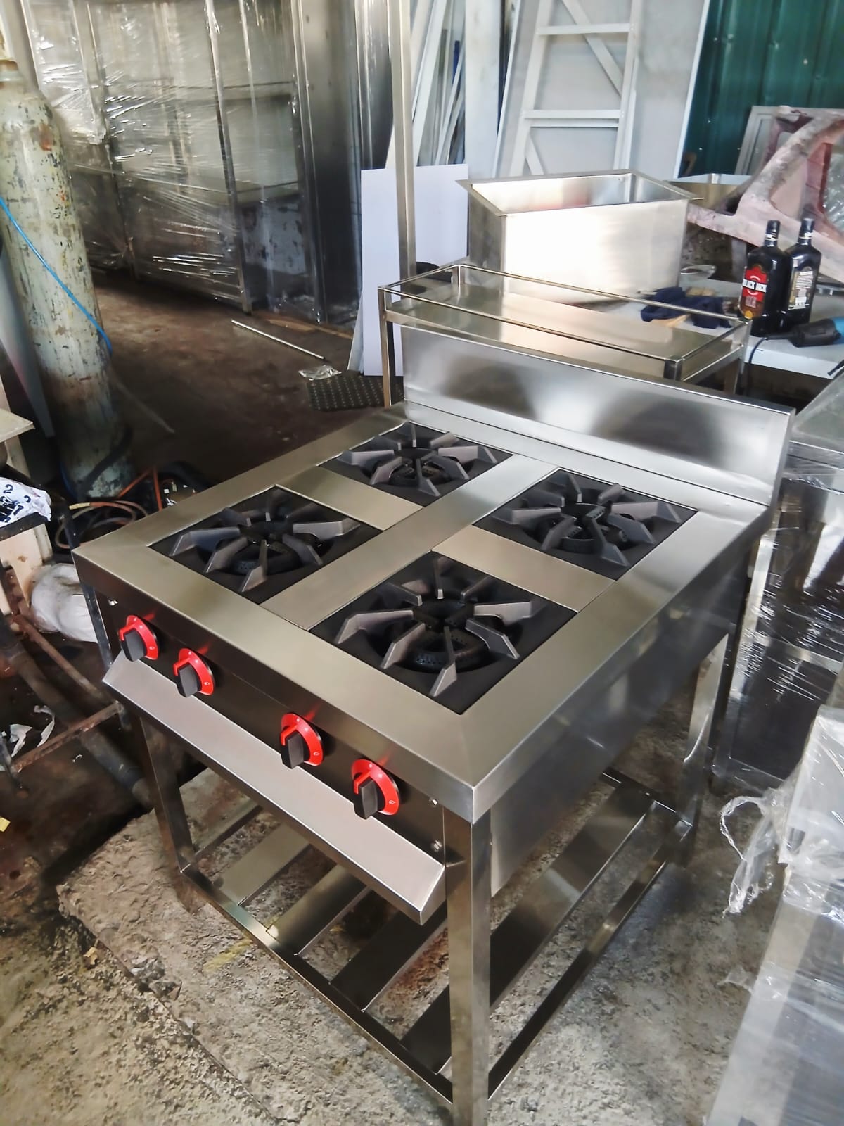 Four-burner gas range